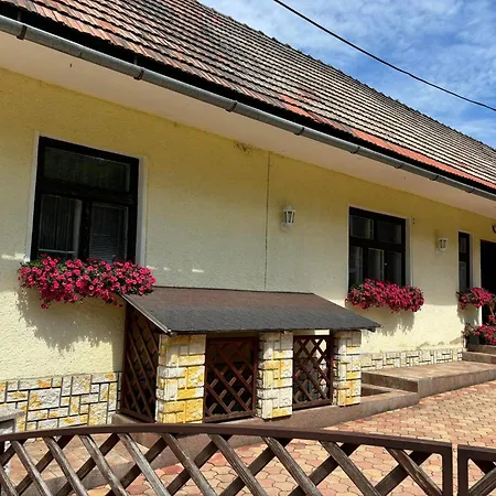 Pobytový Domček Studničná Сasa de vacaciones Komjatná